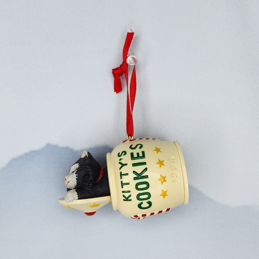 VTG Cat Naps Hallmark Kitty's Cookies Christmas Ornament 1994